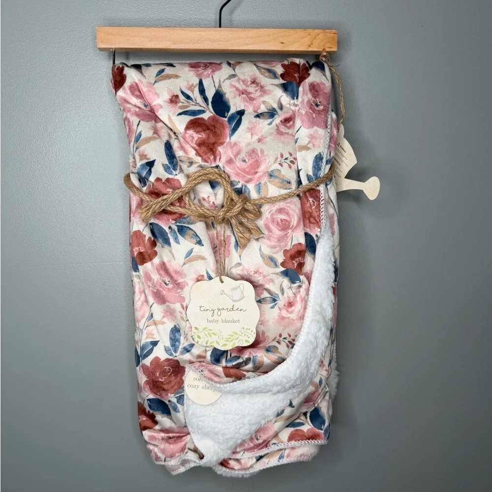 NWT Tiny Garden Floral Reversible Sherpa Baby Blanket